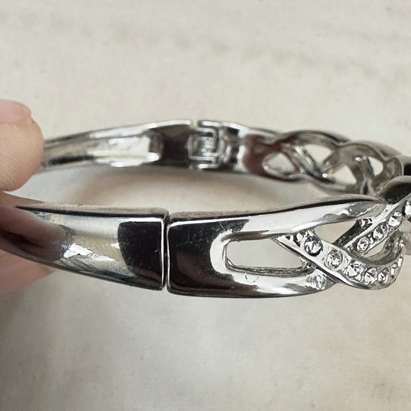 Silver Tone, Braided, Hinged Bangle Bracelet w/Clear Crystals. Vintage. - Picture 8 of 10